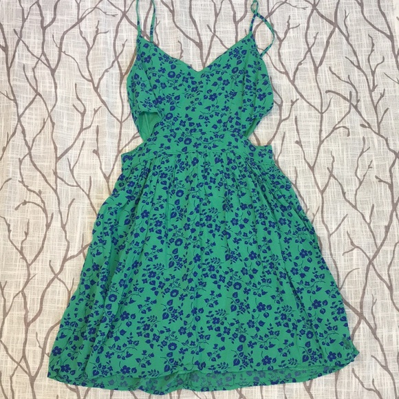 Abercrombie & Fitch | Dresses | Abercrombie Green Floral Print Cut Out Dress | Poshmark Abercrombie & Fitch | Dresses | Abercrombie Green Floral Print Cut Out Dress | Poshmark